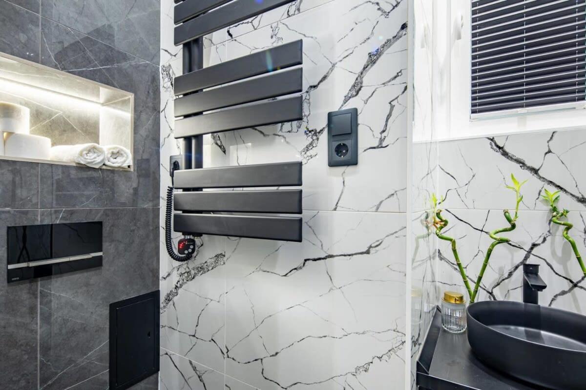 Location - Modern Luxury Apartment