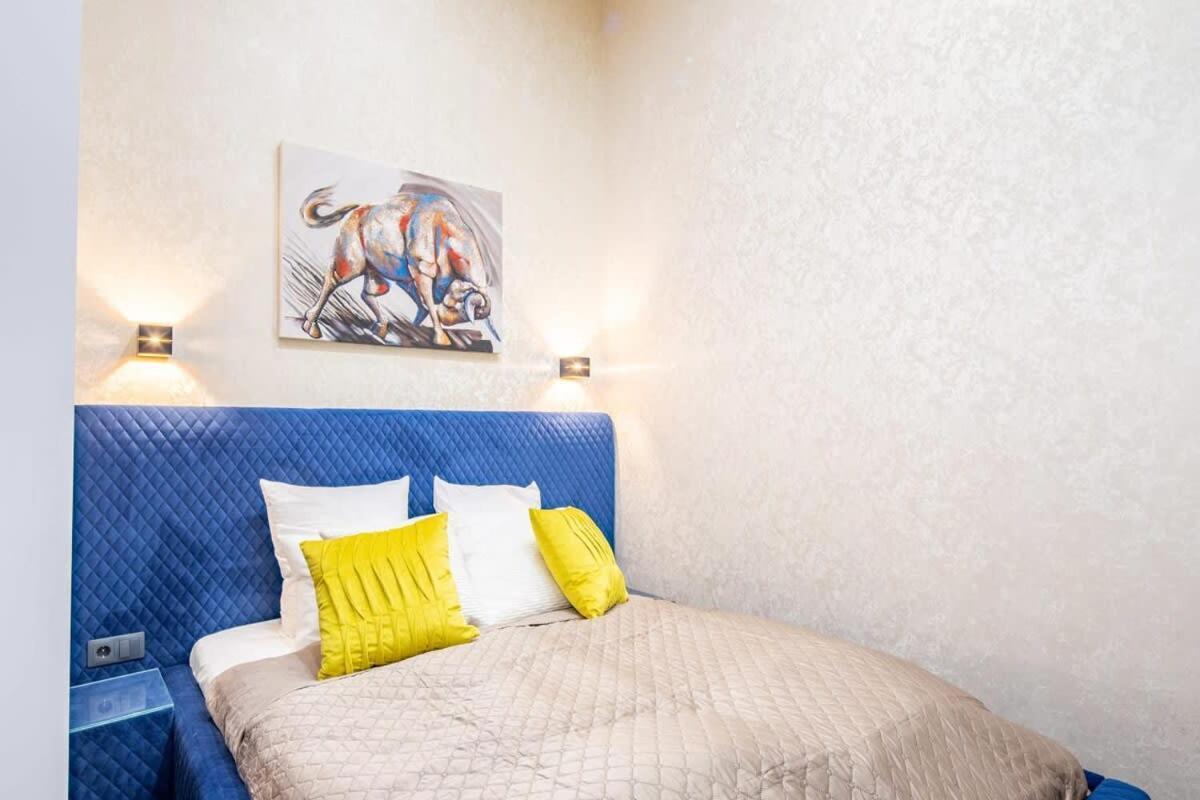 Location - Modern Luxury Apartment *